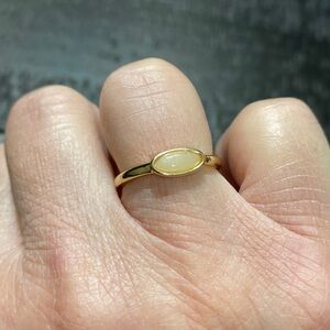 NWOT Size 6 3/4 Gold Tone & Blush Oval Ring!